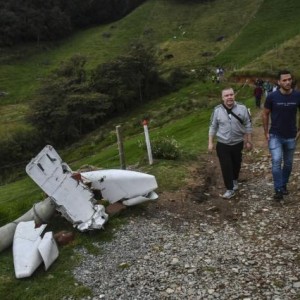 开云下载-沙佩科空难5年 幸存中卫返事故现场 种71棵纪念树