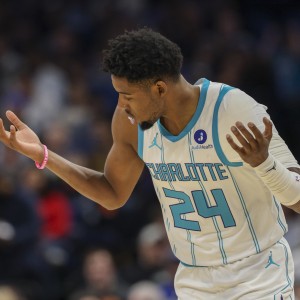 开云APP-布兰登·米勒单赛季连续44场投进三分 超“大胡子”成黄蜂队史第1