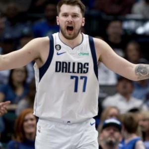 开云下载-孤星带队行不通？交易截止日前东契奇表达补强诉求